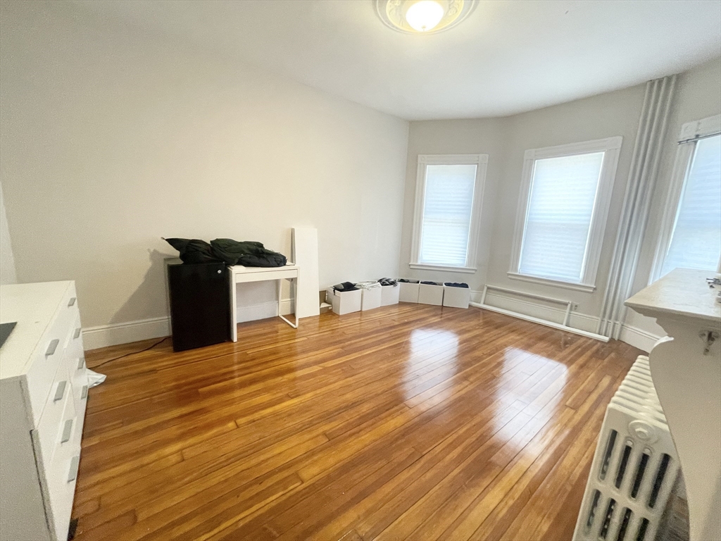 3 bed, 1 bath apartment for rent at 158 Boston St Unit 1, Dorchester — photo 3 of 8
