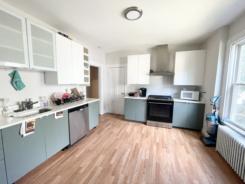 3 bed, 1 bath apartment for rent at 158 Boston St Unit 1, Dorchester — photo 1 of 8