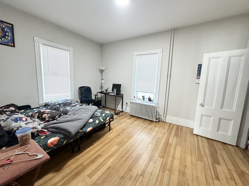 4 bed, 1 bath apartment for rent at 158 Boston St Unit 2, Dorchester — photo 7 of 8