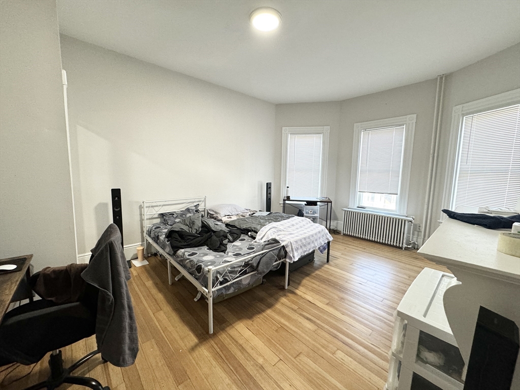 4 bed, 1 bath apartment for rent at 158 Boston St Unit 2, Dorchester — photo 3 of 8