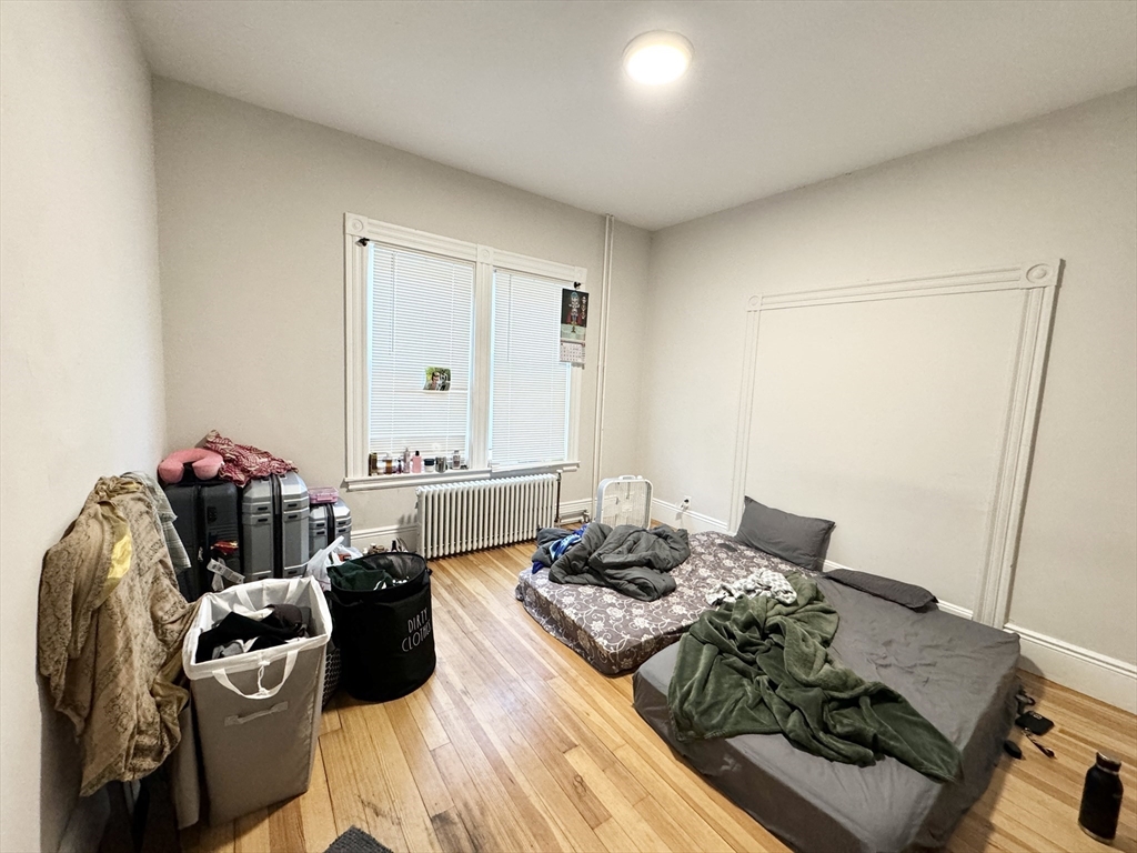 4 bed, 1 bath apartment for rent at 158 Boston St Unit 2, Dorchester — photo 6 of 8