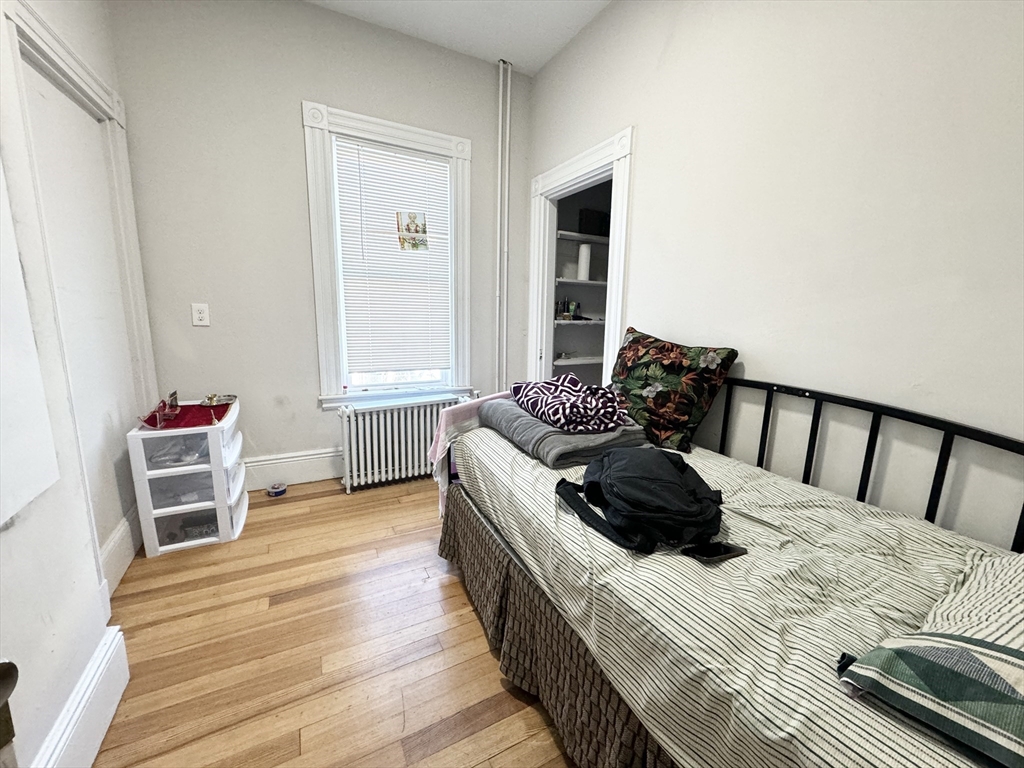 4 bed, 1 bath apartment for rent at 158 Boston St Unit 2, Dorchester — photo 4 of 8