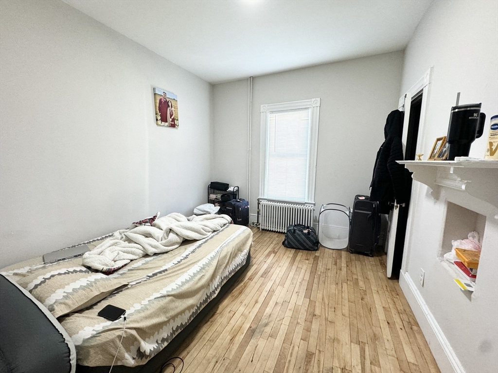 4 bed, 1 bath apartment for rent at 158 Boston St Unit 2, Dorchester — photo 5 of 8