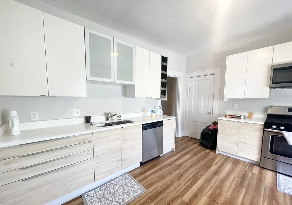 4 bed, 1 bath apartment for rent at 158 Boston St Unit 3, Boston — photo 2 of 9