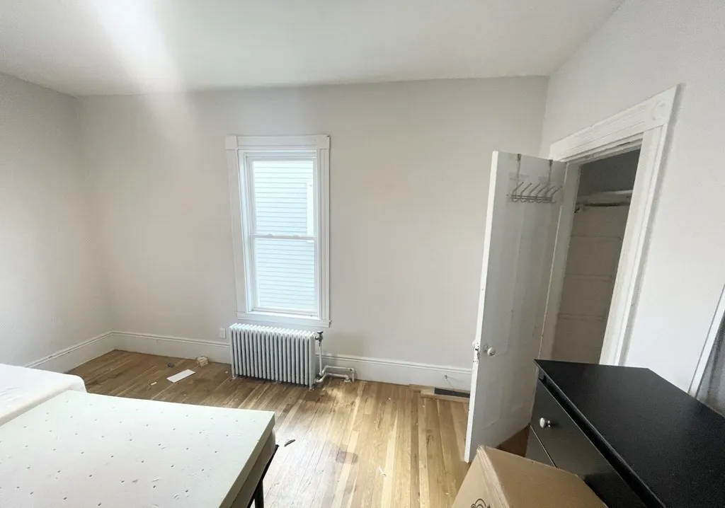 4 bed, 1 bath apartment for rent at 158 Boston St Unit 3, Boston — photo 6 of 9