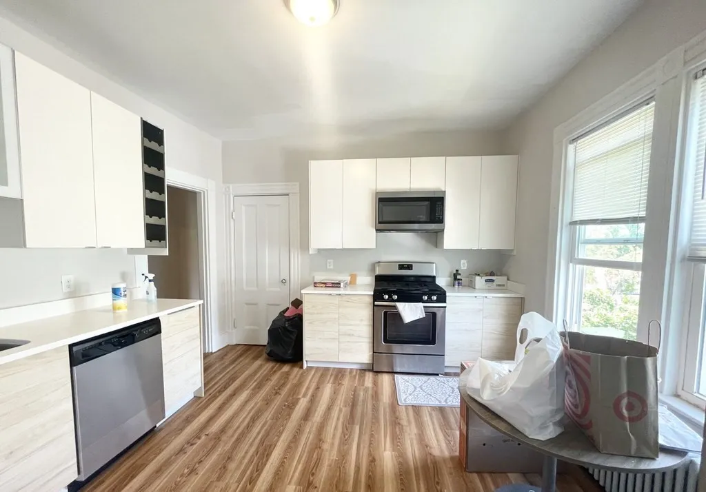 4 bed, 1 bath apartment for rent at 158 Boston St Unit 3, Boston — photo 3 of 9
