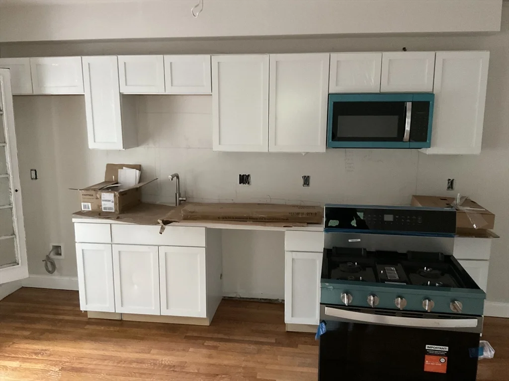 4 bed, 2 bath apartment for rent at 158 Calumet St Unit 2, Mission Hill
