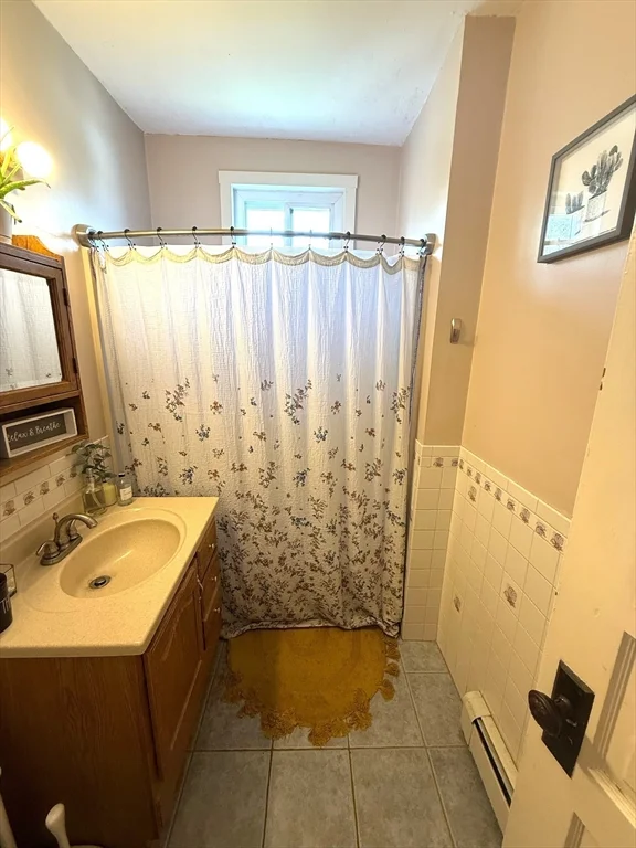 3 bed, 1 bath apartment for rent at 158 Grove St Unit 2, Haverhill — photo 13 of 18