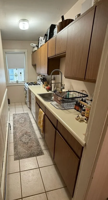 3 bed, 1 bath apartment for rent at 158 Grove St Unit 2, Haverhill — photo 12 of 18