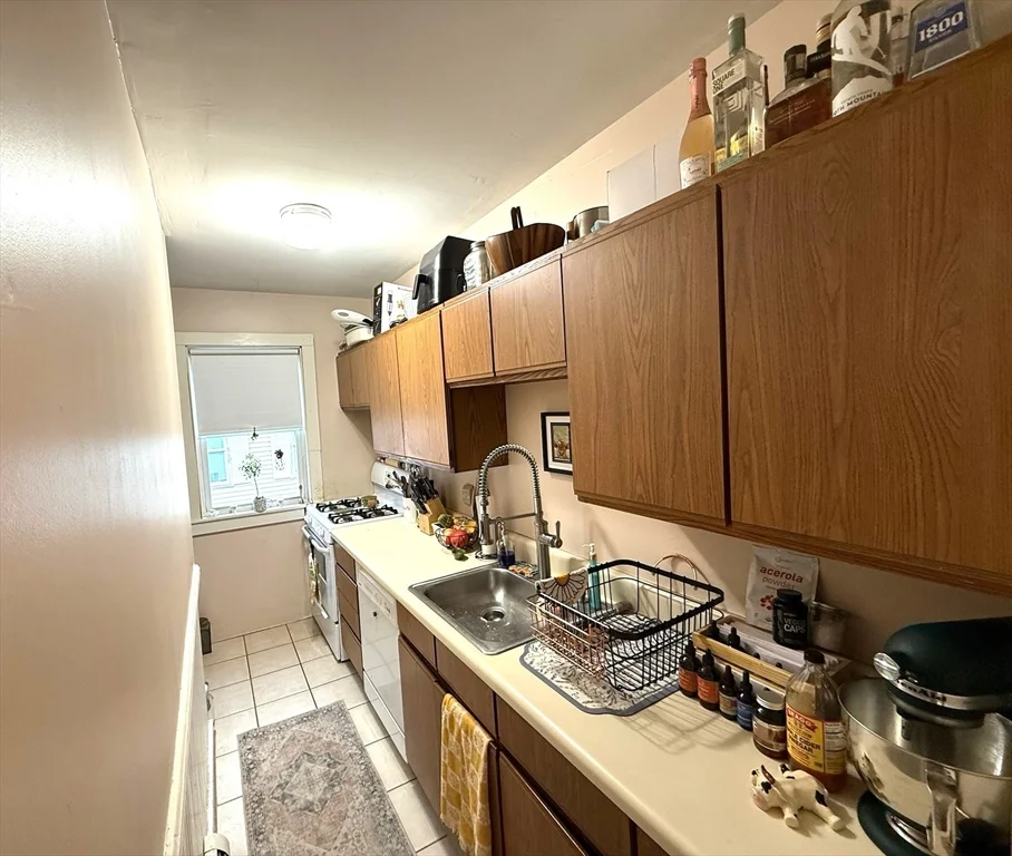 3 bed, 1 bath apartment for rent at 158 Grove St Unit 2, Haverhill — photo 11 of 18