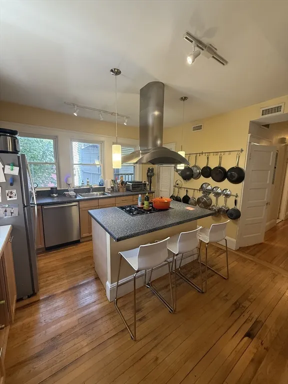 2 bed, 1.5 bath apartment for rent at 158 Hampshire St Unit 2, Inman Square — photo 6 of 10