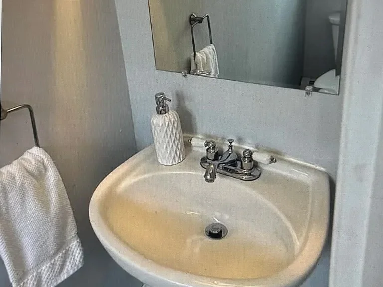 1 bed, 1 bath apartment for rent at 158 High St Unit A, Newburyport — photo 7 of 8