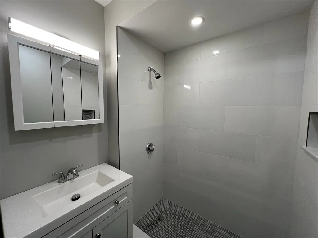 4 bed, 2 bath apartment for rent at 158 Holland Unit 1, Teele Square — photo 6 of 42