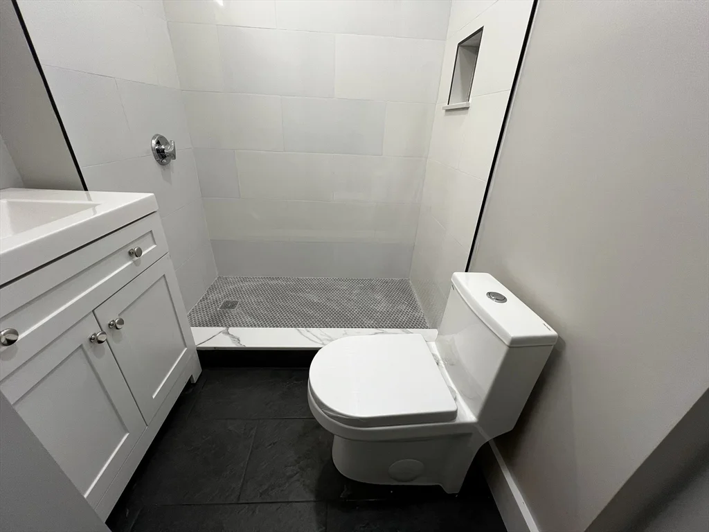 4 bed, 2 bath apartment for rent at 158 Holland Unit 1, Teele Square — photo 5 of 42