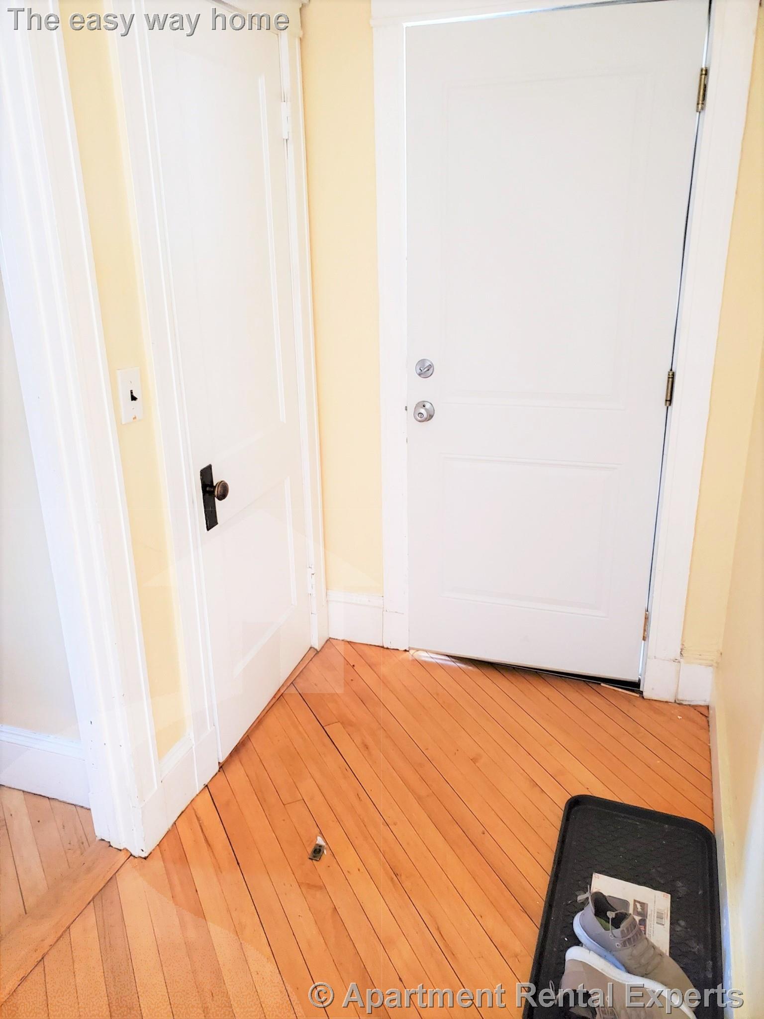 3 bed, 1 bath apartment for rent at 158 Magazine St Unit 37, Cambridgeport — photo 3 of 15