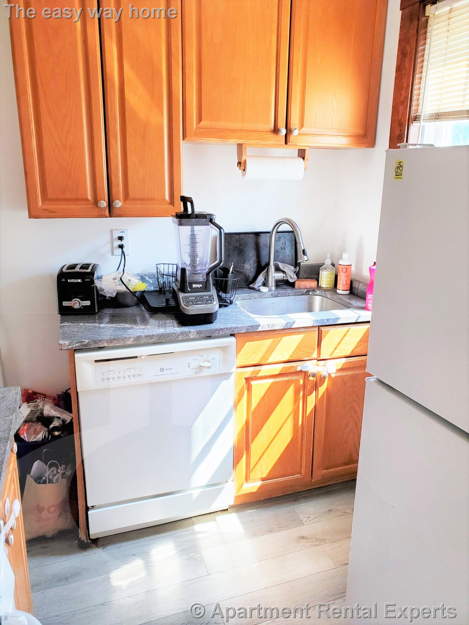 3 bed, 1 bath apartment for rent at 158 Magazine St Unit 37, Cambridgeport — photo 4 of 15