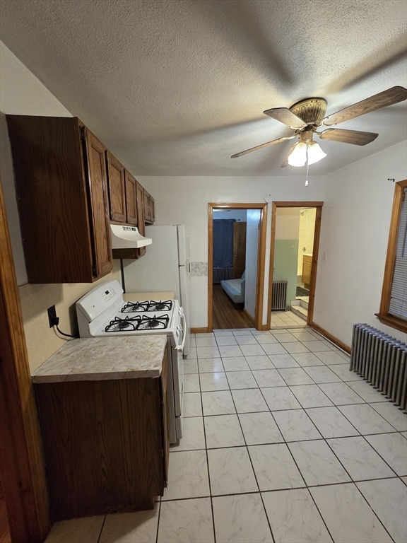 3 bed, 1 bath apartment for rent at 158 Main St Unit 158, Quincy — photo 3 of 12