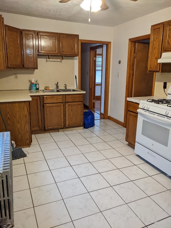 3 bed, 1 bath apartment for rent at 158 Main St Unit 158, Quincy — photo 2 of 12