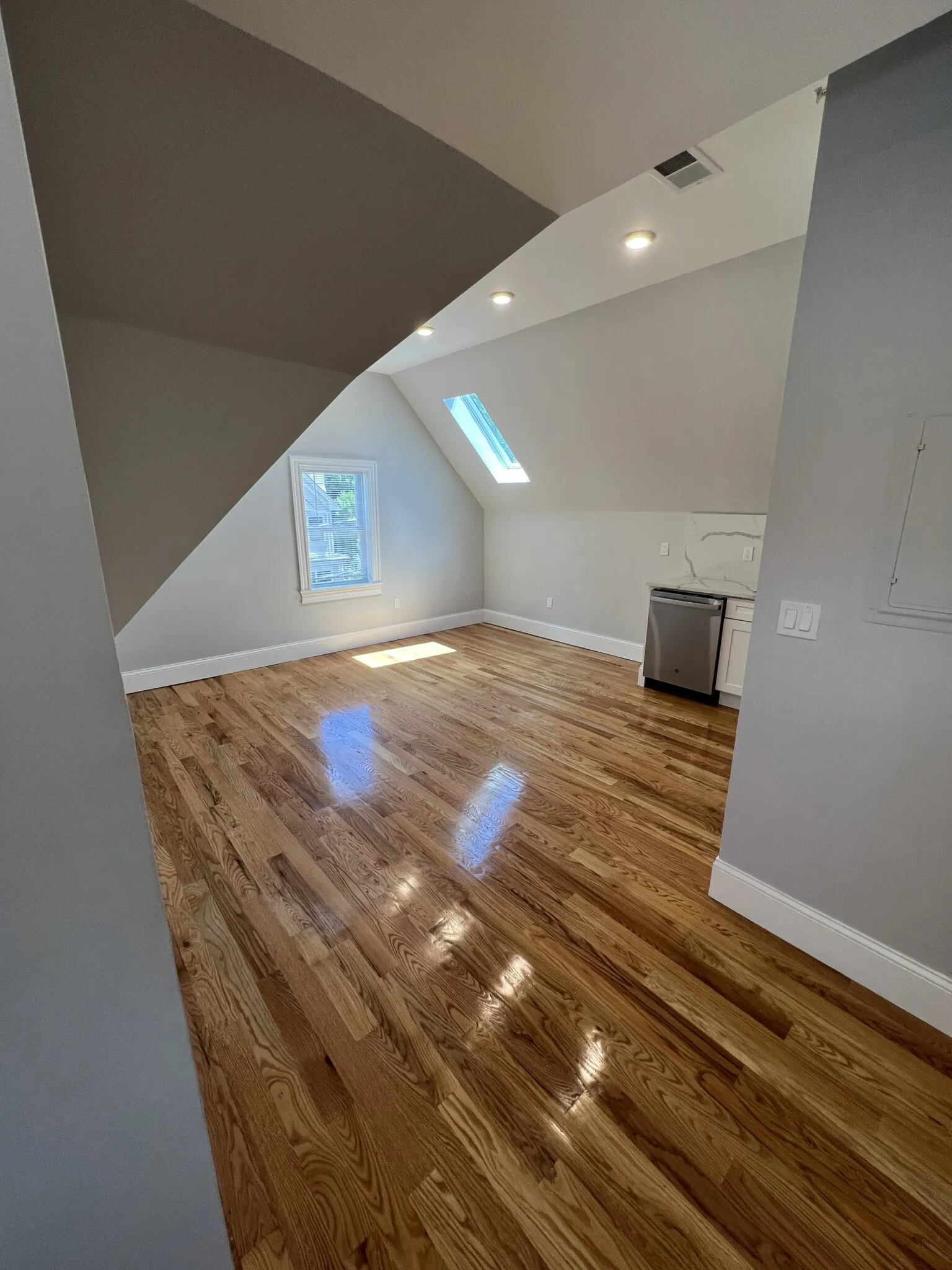 2 bed, 1 bath apartment for rent at 158 Morrison Ave Unit 2, Powder House Square — photo 2 of 30