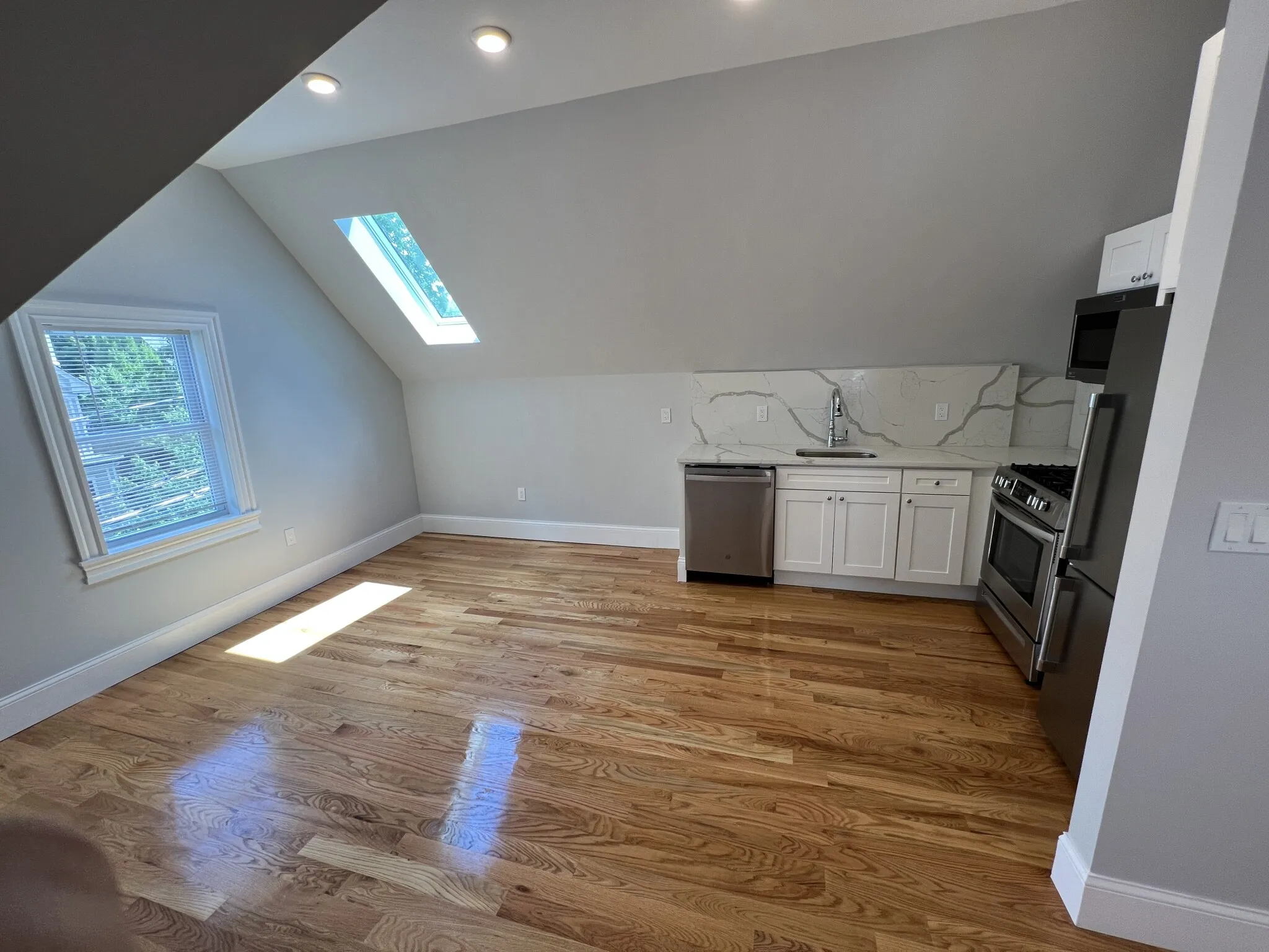 2 bed, 1 bath apartment for rent at 158 Morrison Ave Unit 2, Powder House Square — photo 3 of 30