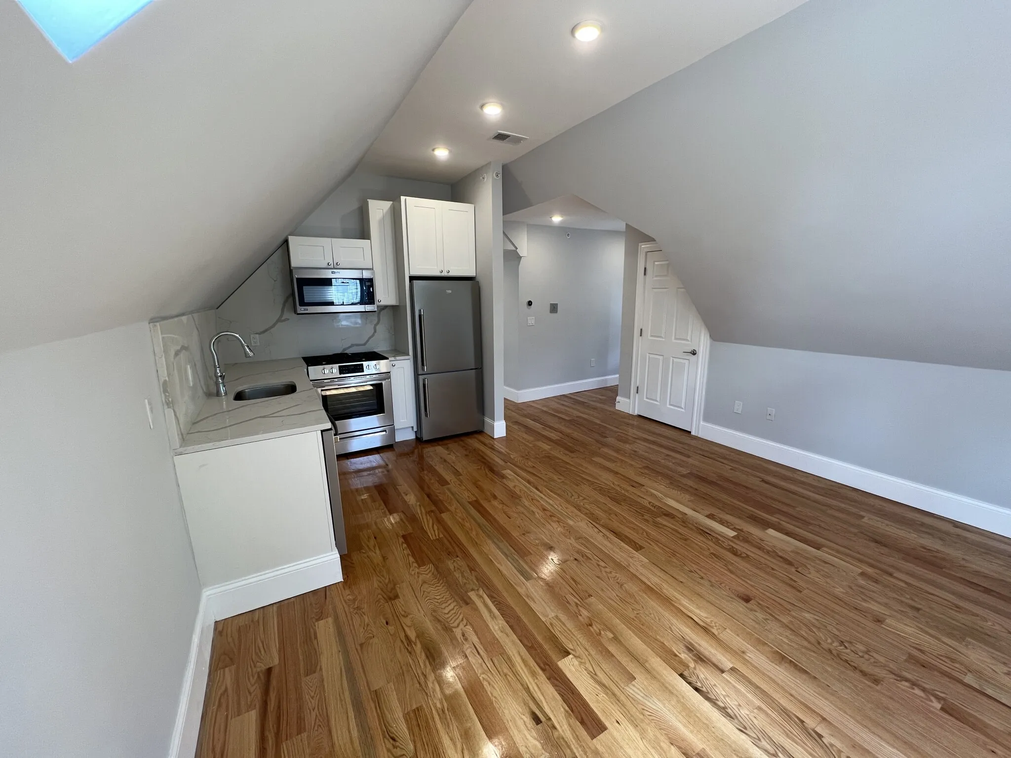 2 bed, 1 bath apartment for rent at 158 Morrison Ave Unit 2, Powder House Square — photo 4 of 30