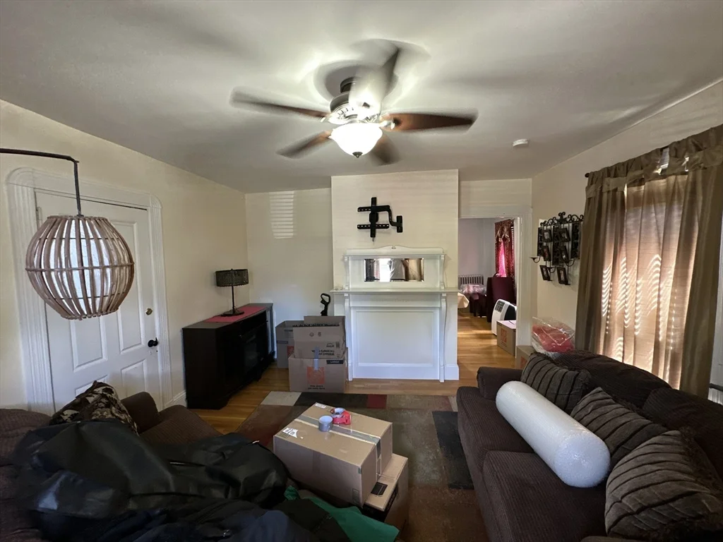 3 bed, 1 bath apartment for rent at 158 Neponset Ave Unit 1, Dorchester — photo 17 of 22