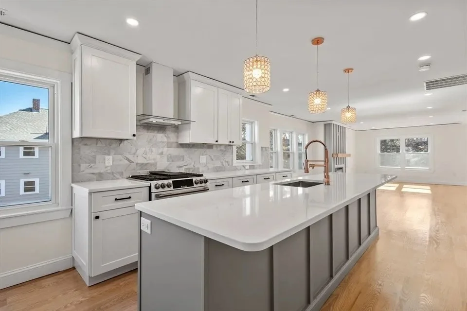 3 bed, 2 bath apartment for rent at 158 North Beacon St Unit 2, Watertown — photo 3 of 7