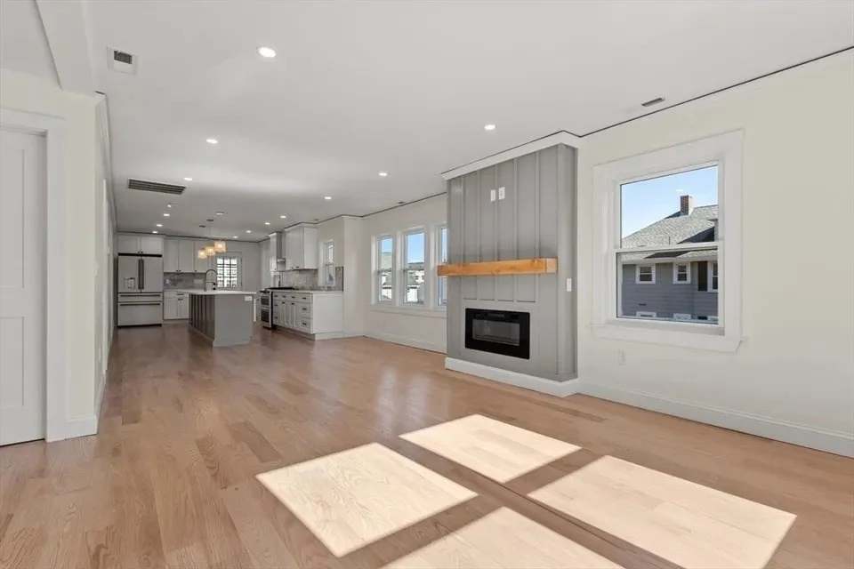 3 bed, 2 bath apartment for rent at 158 North Beacon St Unit 2, Watertown — photo 4 of 7