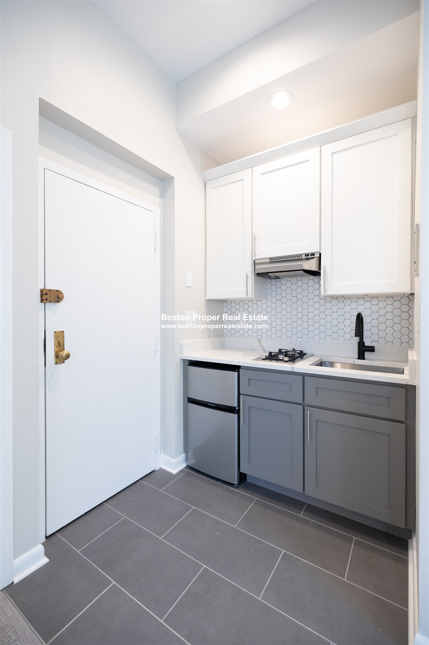 Studio bed, 1 bath apartment for rent at 158 Saint Botolph St Unit 1, Back Bay — photo 13 of 14