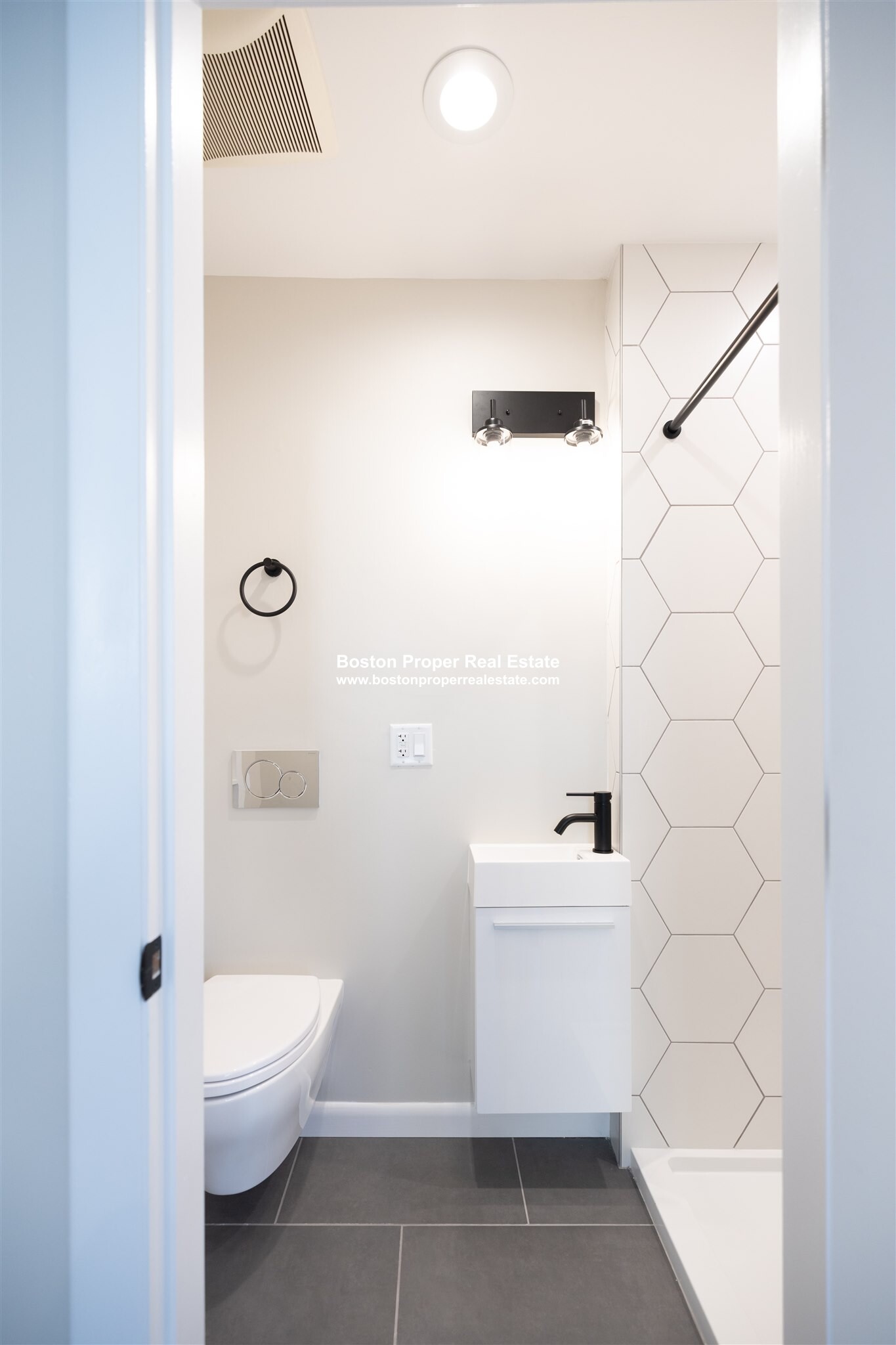 Studio bed, 1 bath apartment for rent at 158 Saint Botolph St Unit 1, Back Bay — photo 5 of 14