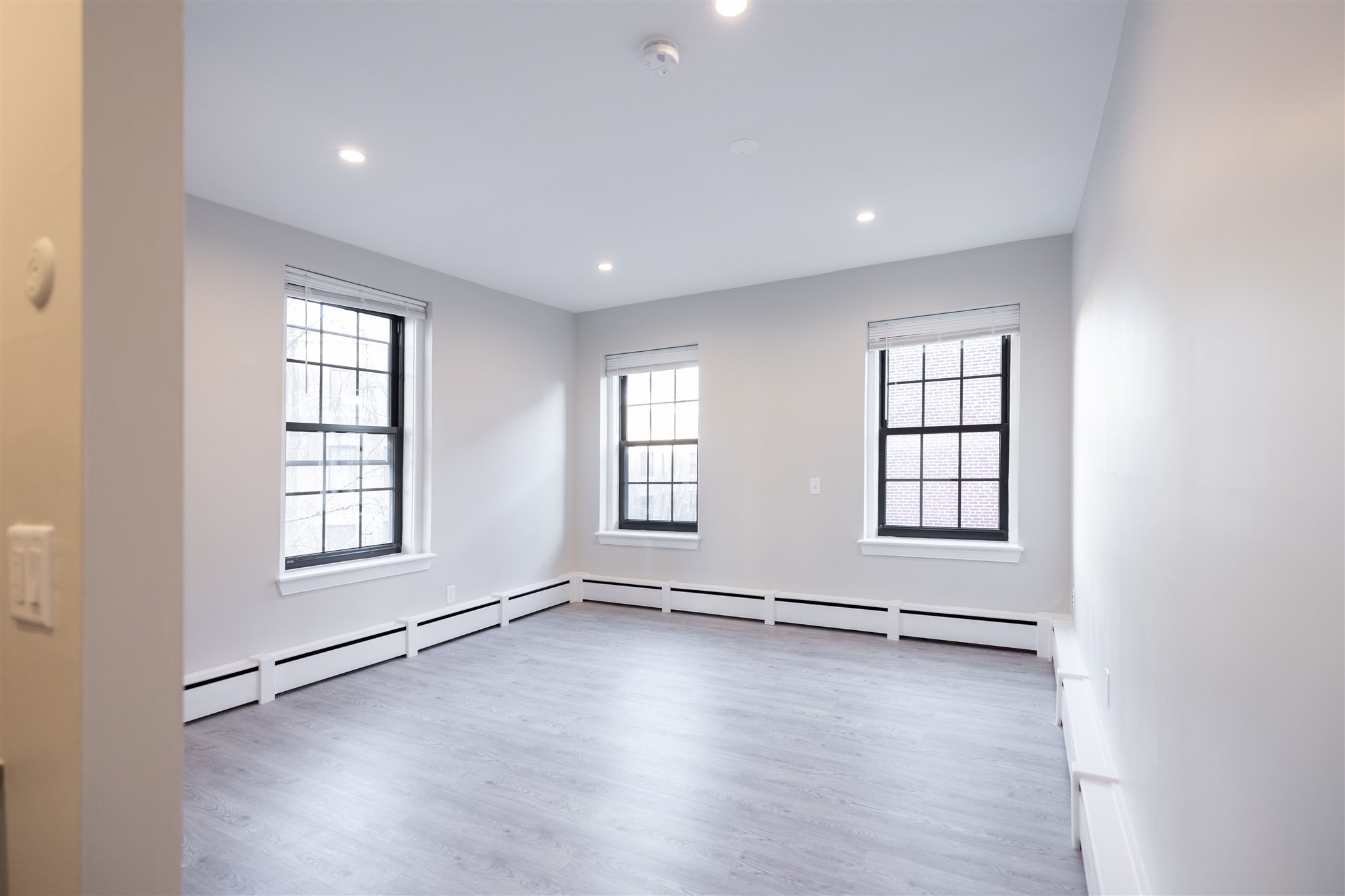 Studio bed, 1 bath apartment for rent at 158 Saint Botolph St Unit 9, Back Bay — photo 1 of 13