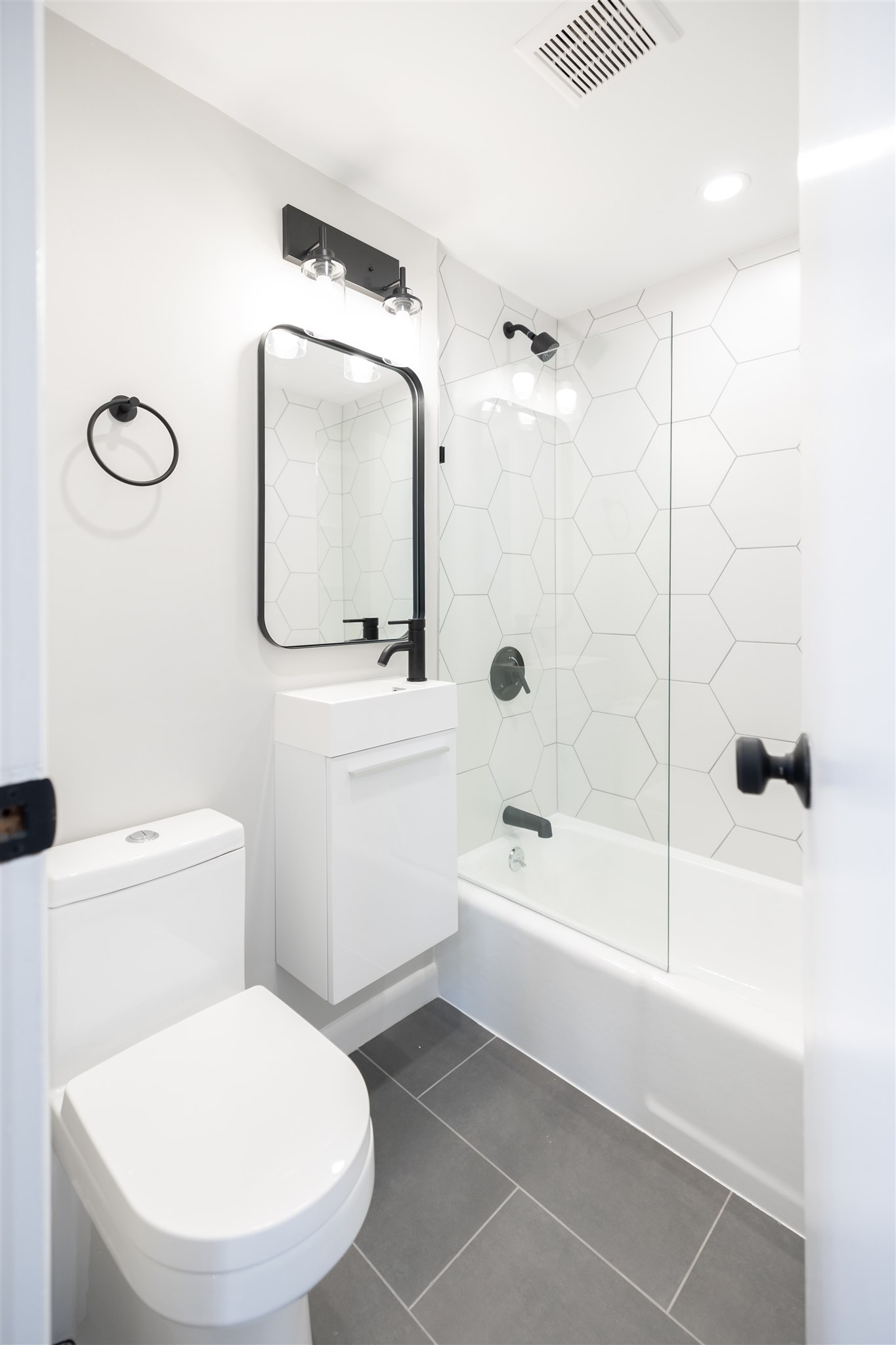Studio bed, 1 bath apartment for rent at 158 Saint Botolph St Unit 9, Back Bay — photo 12 of 13