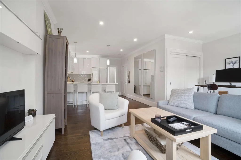 1 bed, 1 bath apartment for rent at 158 West Newton St Unit 2, South End — photo 4 of 16
