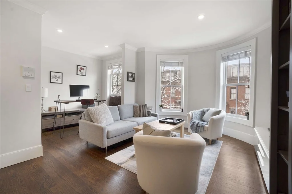 1 bed, 1 bath apartment for rent at 158 West Newton St Unit 2, South End
