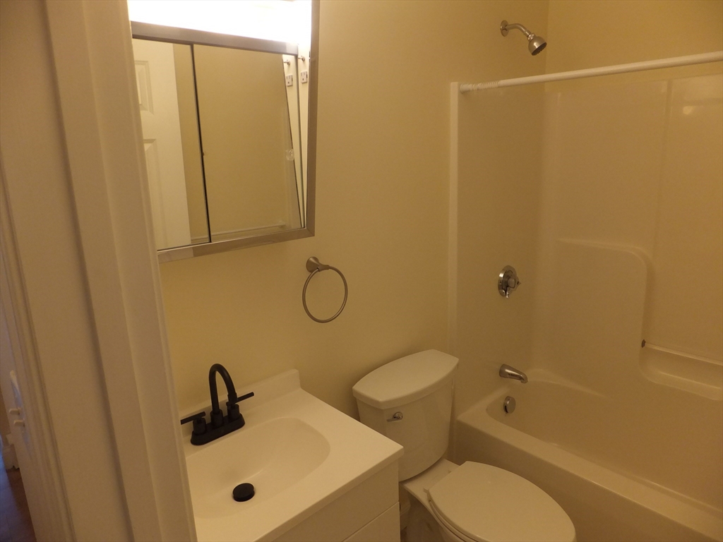 Studio bed, 1 bath apartment for rent at 1581 Commercial St Unit 2, Weymouth — photo 11 of 14