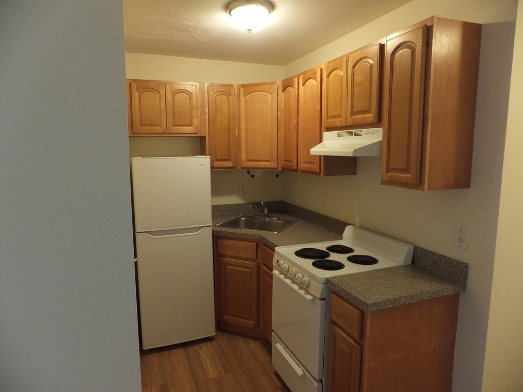 Studio bed, 1 bath apartment for rent at 1581 Commercial St Unit 2, Weymouth — photo 3 of 14