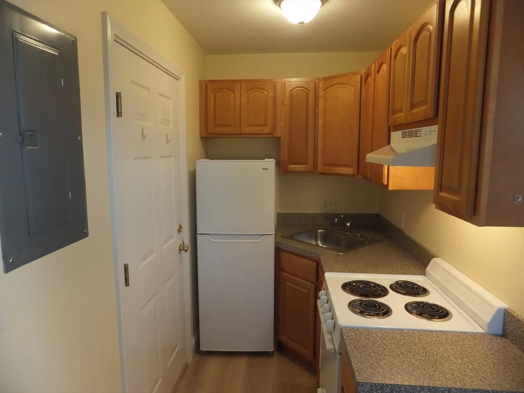 1 bed, 1 bath apartment for rent at 1581 Commercial St Unit 5, Weymouth — photo 3 of 21