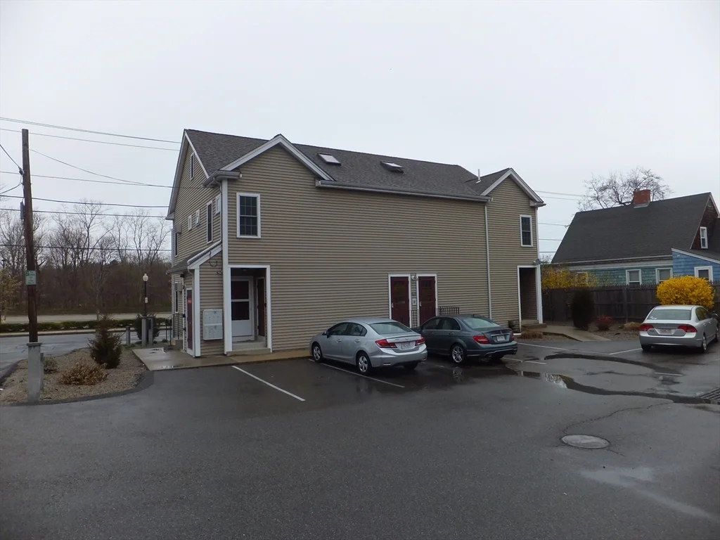 1 bed, 1 bath apartment for rent at 1581 Commercial St Unit 5, Weymouth — photo 2 of 21