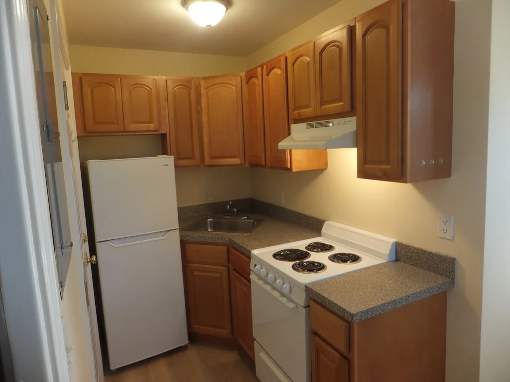1 bed, 1 bath apartment for rent at 1581 Commercial St Unit 5, Weymouth — photo 4 of 21