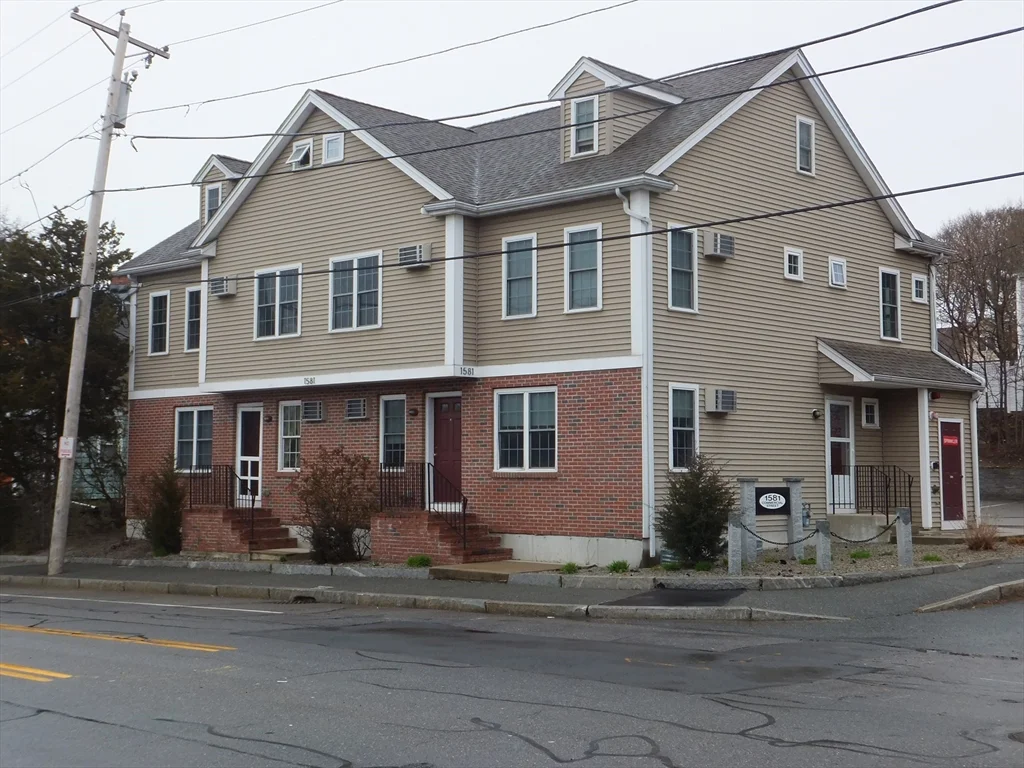 1 bed, 1 bath apartment for rent at 1581 Commercial St Unit 7, Weymouth