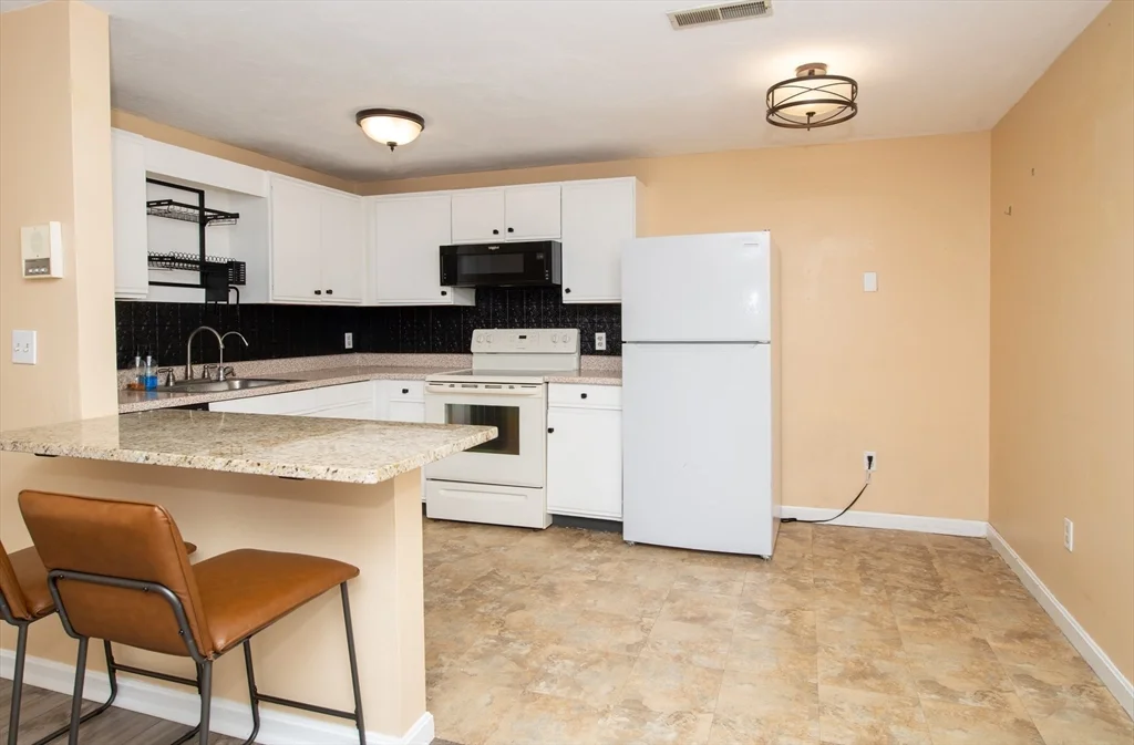 2 bed, 1 bath apartment for rent at 1585 Braley Rd Unit 51, Far North — photo 6 of 21