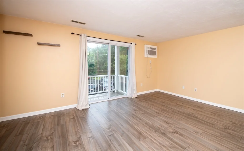 2 bed, 1 bath apartment for rent at 1585 Braley Rd Unit 51, Far North — photo 4 of 21