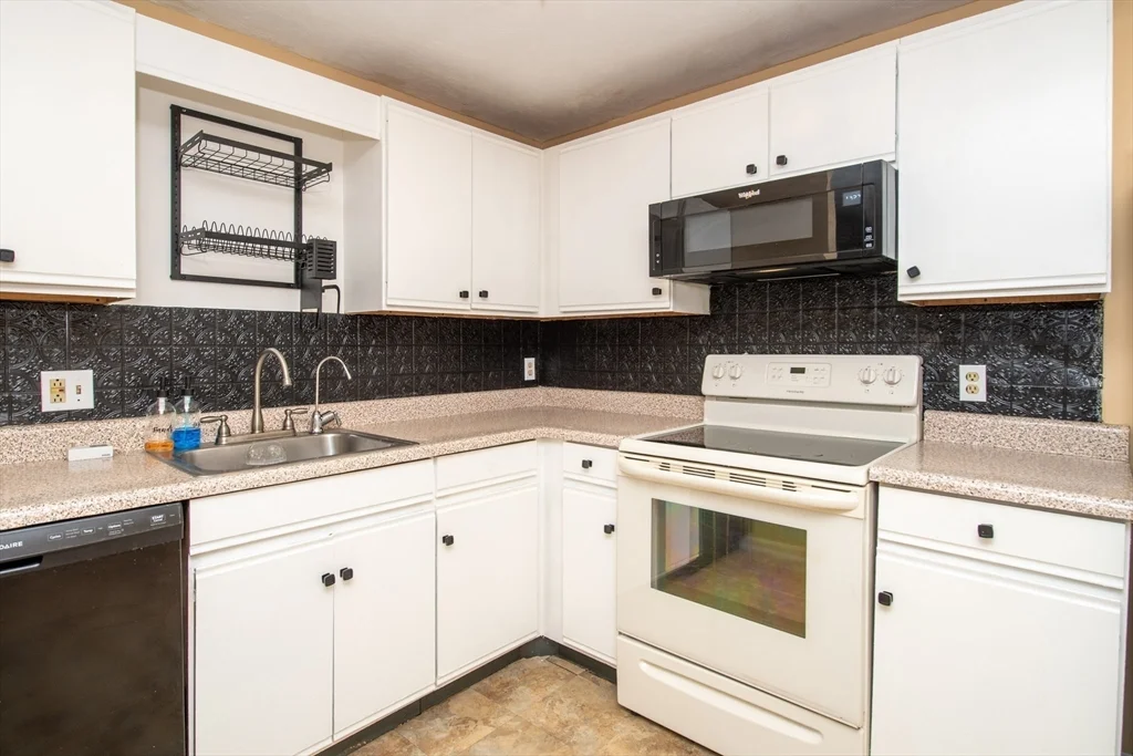2 bed, 1 bath apartment for rent at 1585 Braley Rd Unit 51, Far North — photo 7 of 21