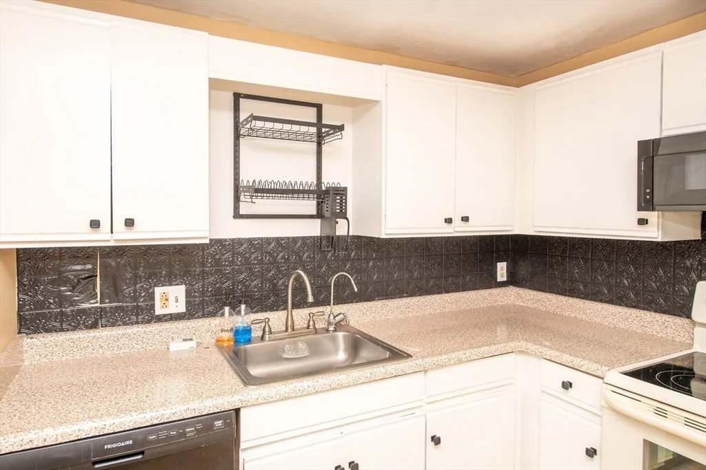 2 bed, 1 bath apartment for rent at 1585 Braley Rd Unit 51, Far North — photo 8 of 21