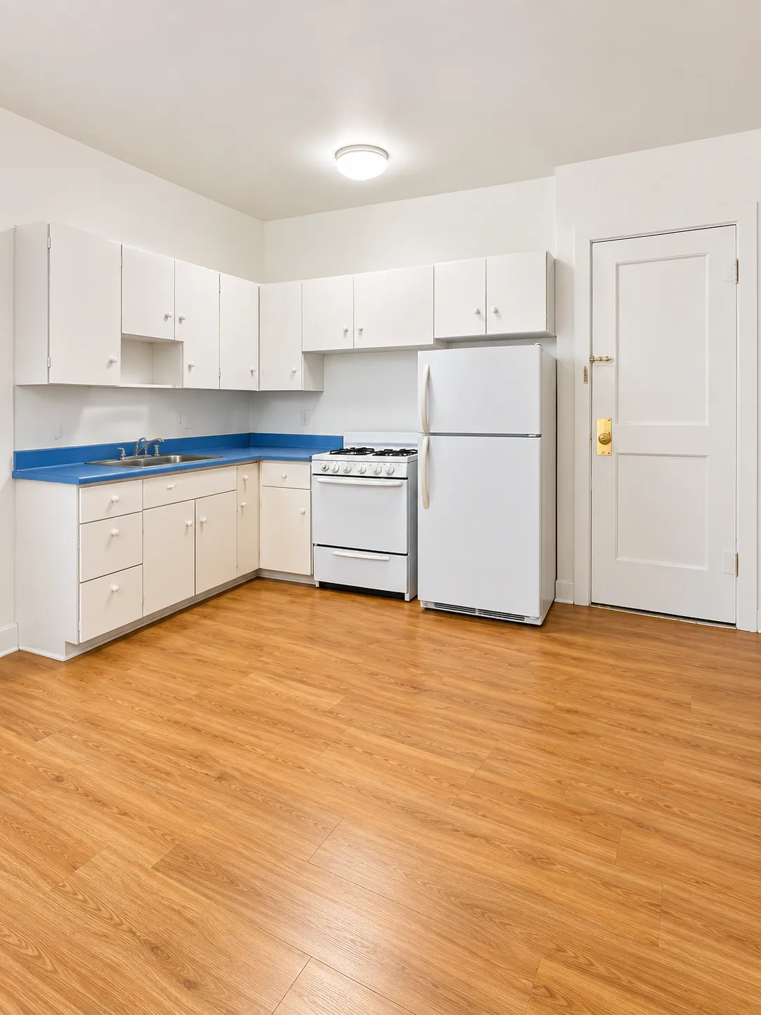 2 bed, 1 bath apartment for rent at 1589 Beacon St Unit 11, Brookline