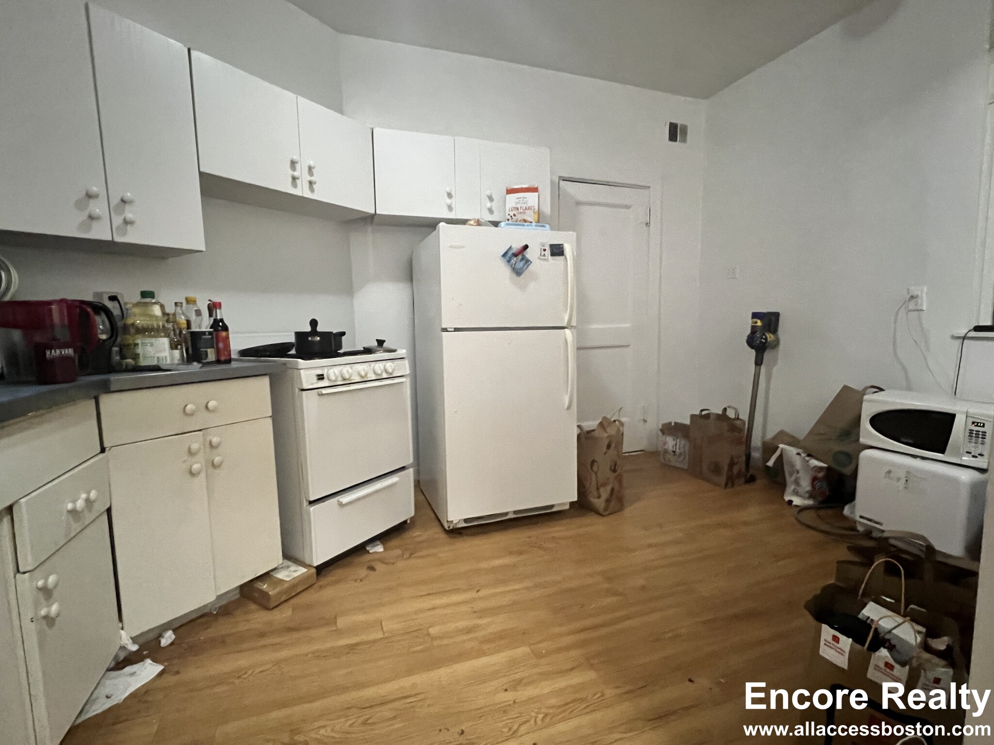 2 bed, 1 bath apartment for rent at 1589 Beacon St Unit 11M, Brookline — photo 2 of 12