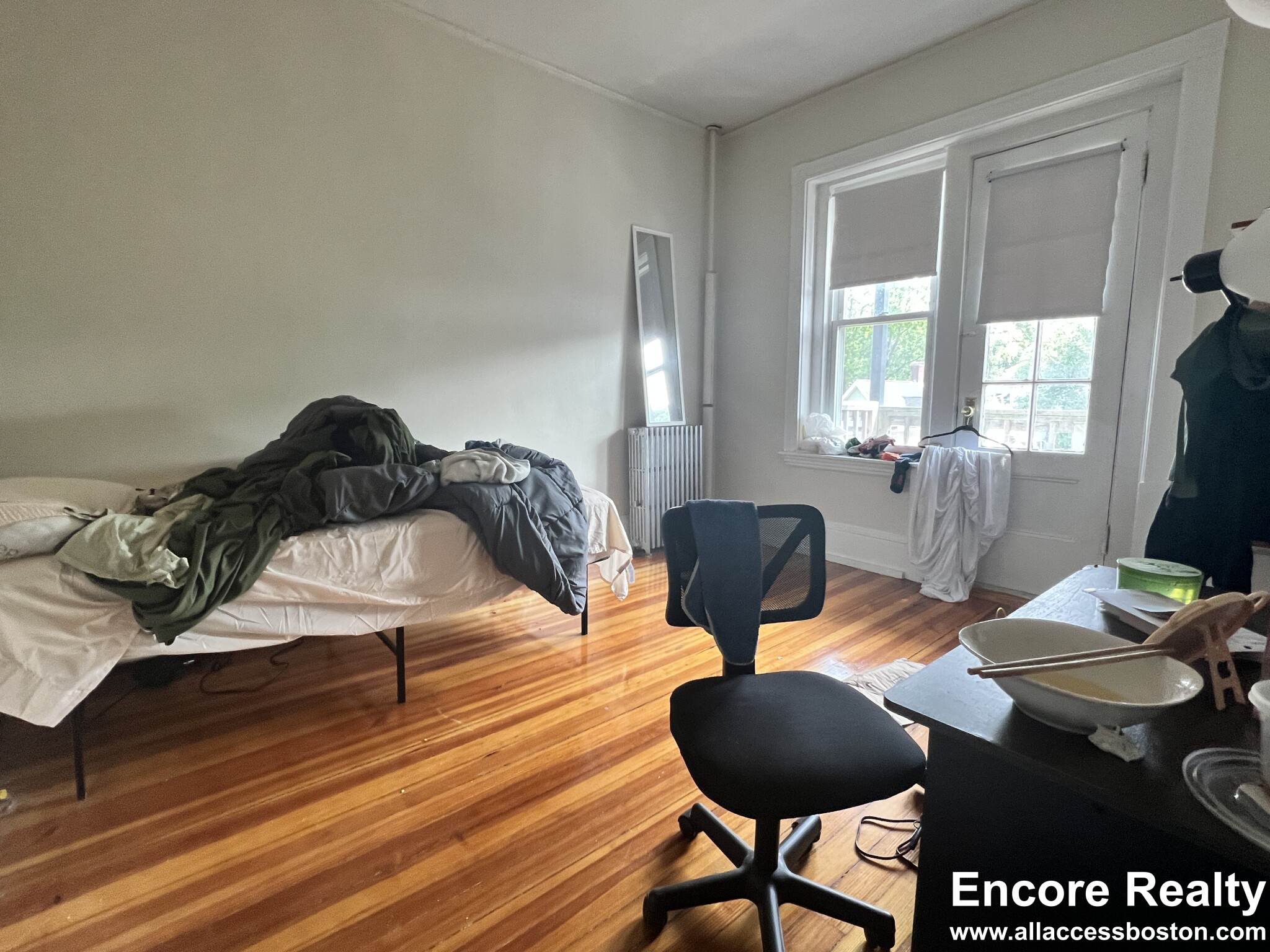 2 bed, 1 bath apartment for rent at 1589 Beacon St Unit 11M, Brookline — photo 3 of 12