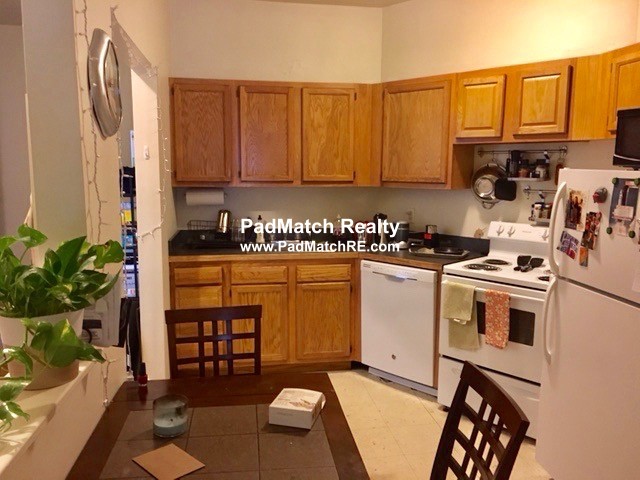 2 split bed, 1 bath apartment for rent at 1589 Beacon St Unit 3, Brookline — photo 1 of 7