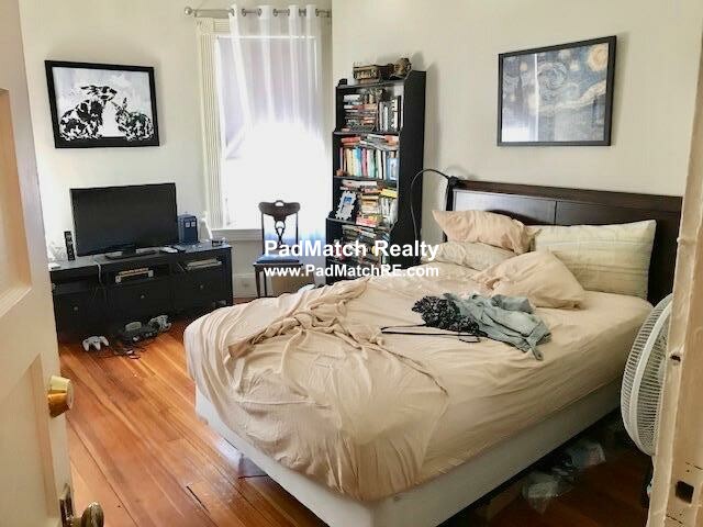 2 split bed, 1 bath apartment for rent at 1589 Beacon St Unit 3, Brookline — photo 6 of 7
