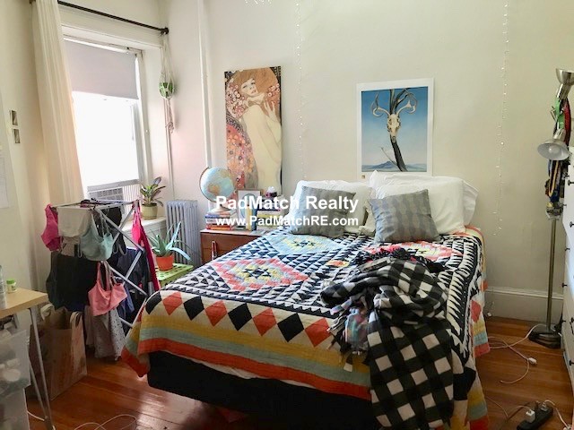 2 split bed, 1 bath apartment for rent at 1589 Beacon St Unit 3, Brookline — photo 5 of 7